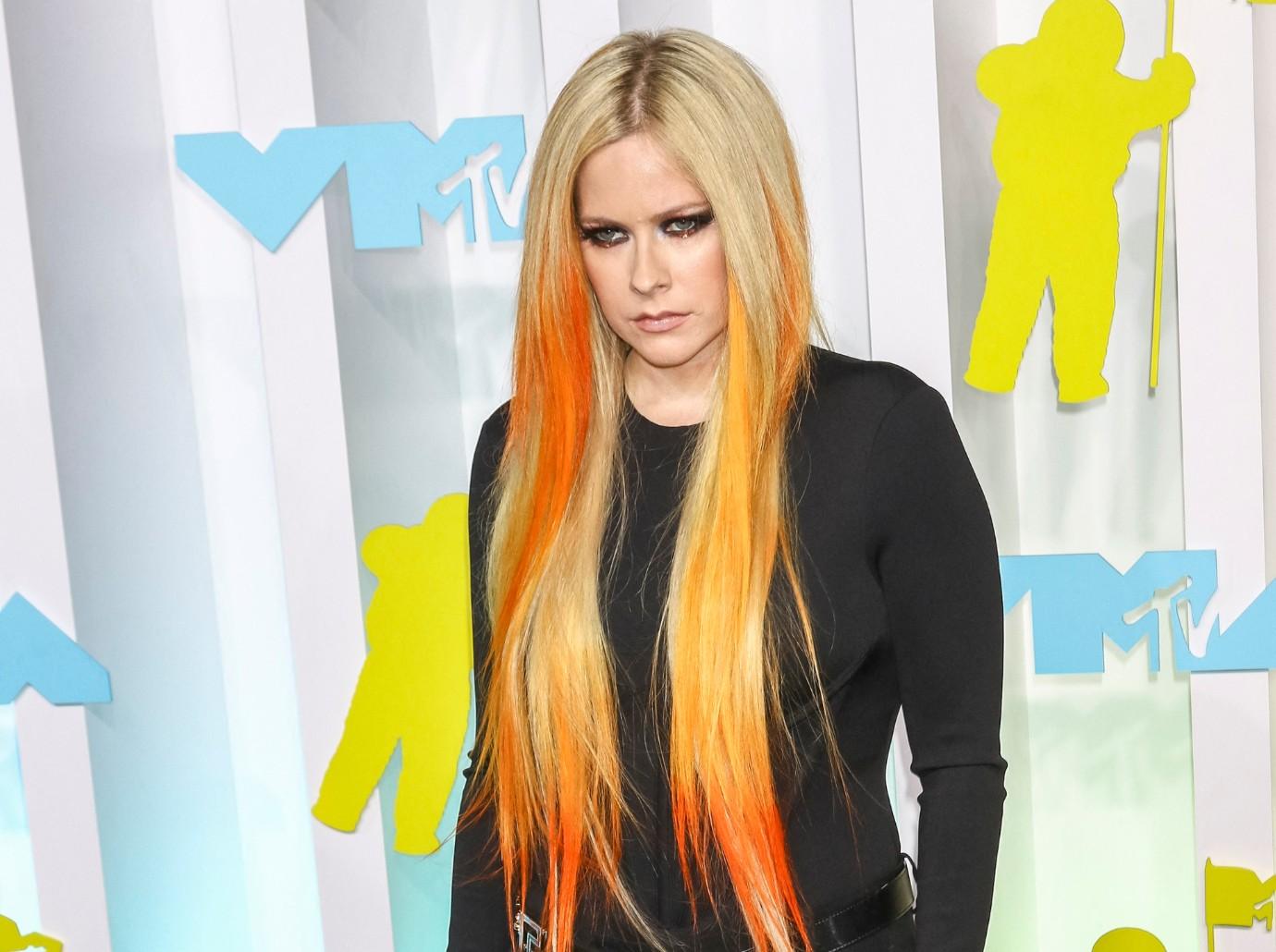 watch protestor avril lavigne juno awards show