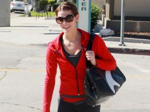 2010__11__Ashley_Greene_Nov9newsnea 300&#215;223.jpg