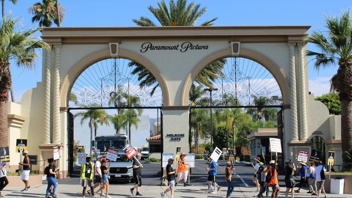 Image of Paramount faces mounting financial pressure as the merger deadline approaches.