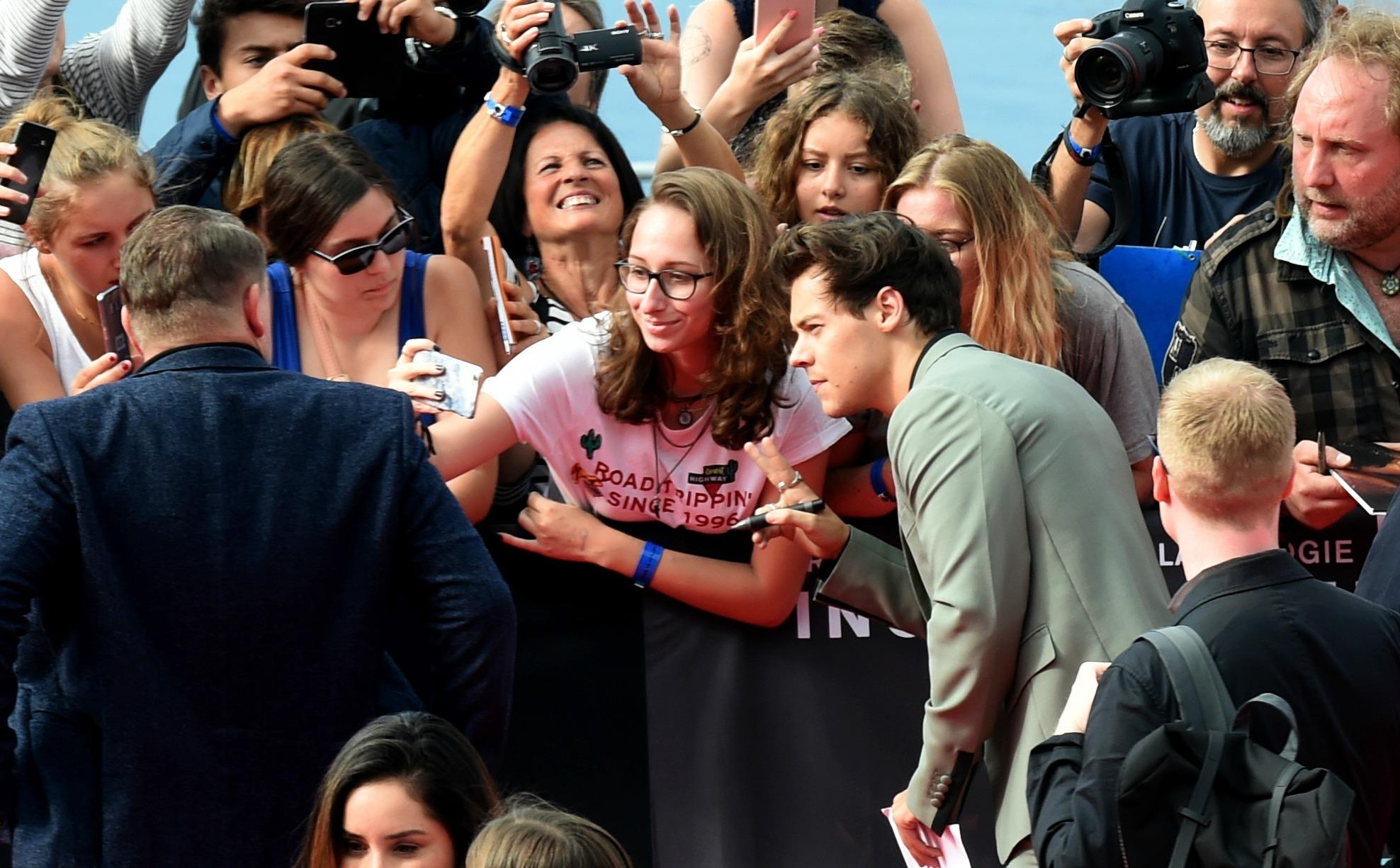 Harry Styles Dunkirk Stalkers Bodyguards 04