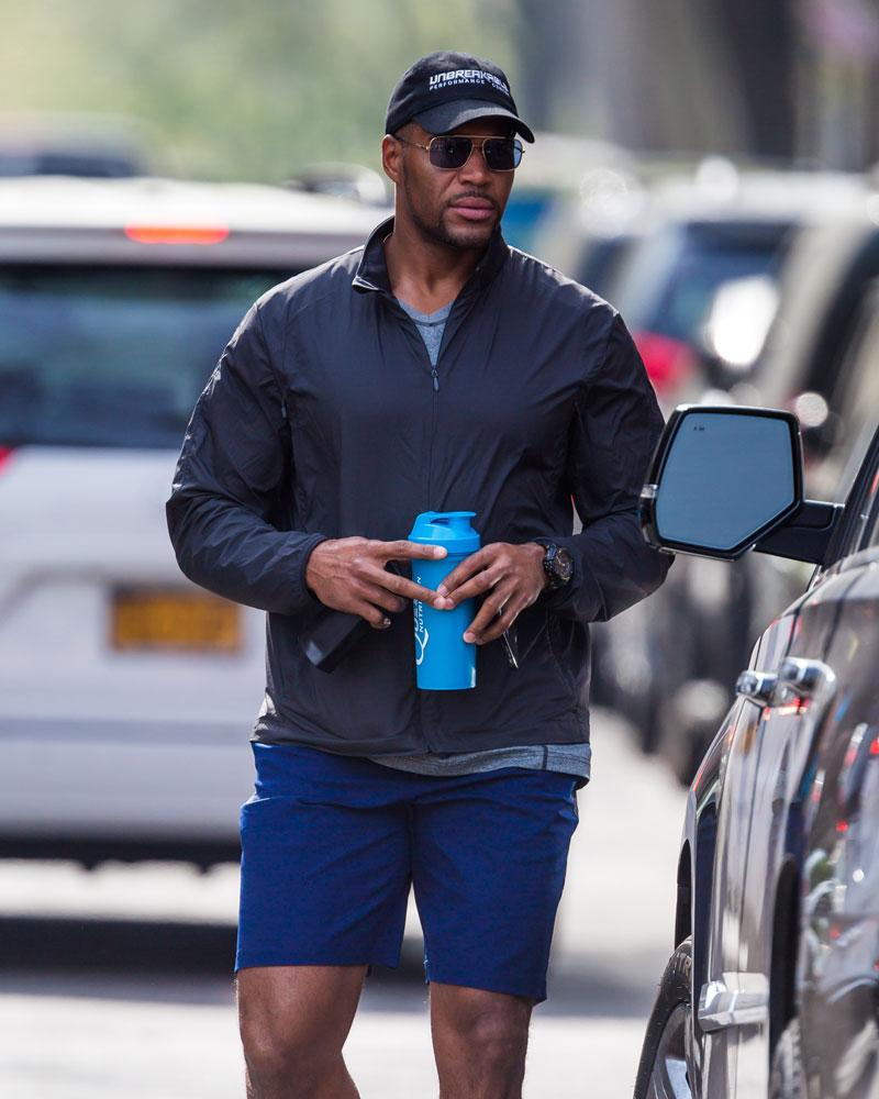 Michael strahan leaving live early gma tension kelly ripa 04