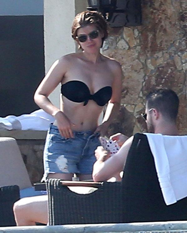 Loved Up Kate Mara Jamie Bell Enjoy Mexican Getaway Amid