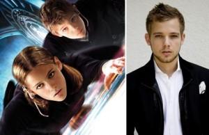 2010__08__Kristen_Stewart_Max_Thieriot_Aug3newsne 300×194.jpg