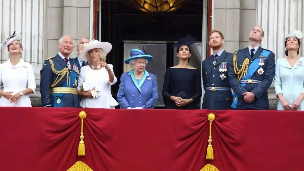 image of royal family