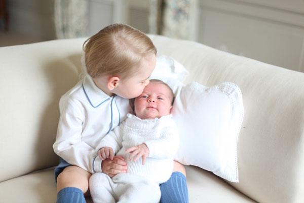 Prince george princess charlotte royal portrait 02