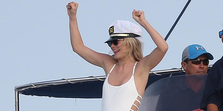 Exclusive&#8230; Premium: Julianne Hough Throws Bachelorette Party In Cabo ***NO USE W/O PRIOR AGREEMENT &#8211; CALL FOR PRICING***