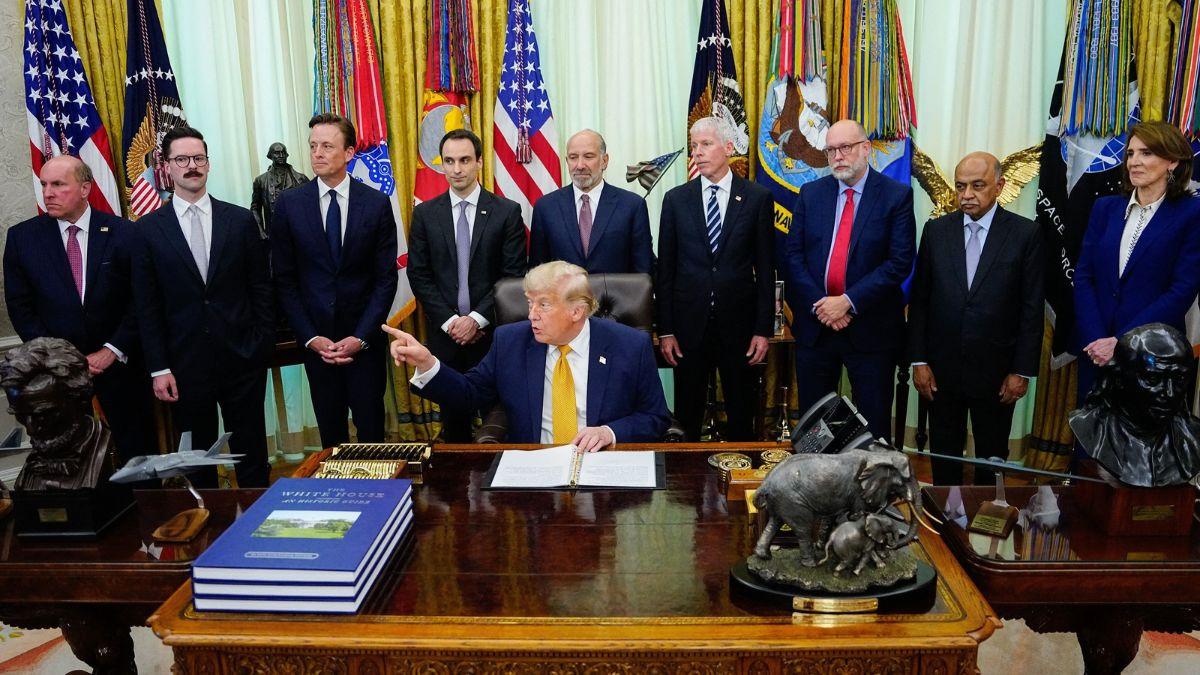 Photo of The president reportedly doesn't want to let his hair go gray.