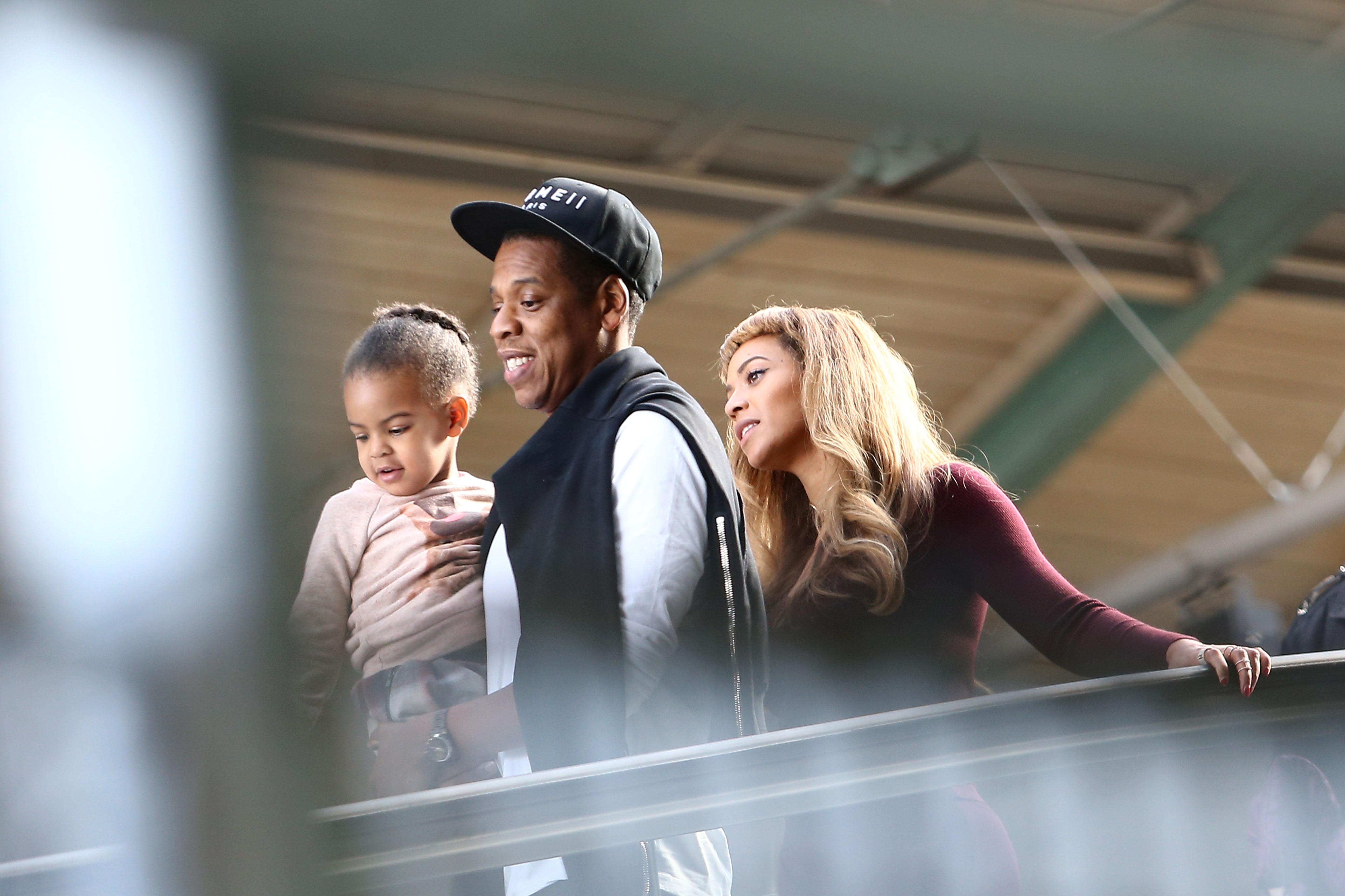 Beyonce, Jay Z and Blue Ivy arriving in Gare du Nord Sation, Paris