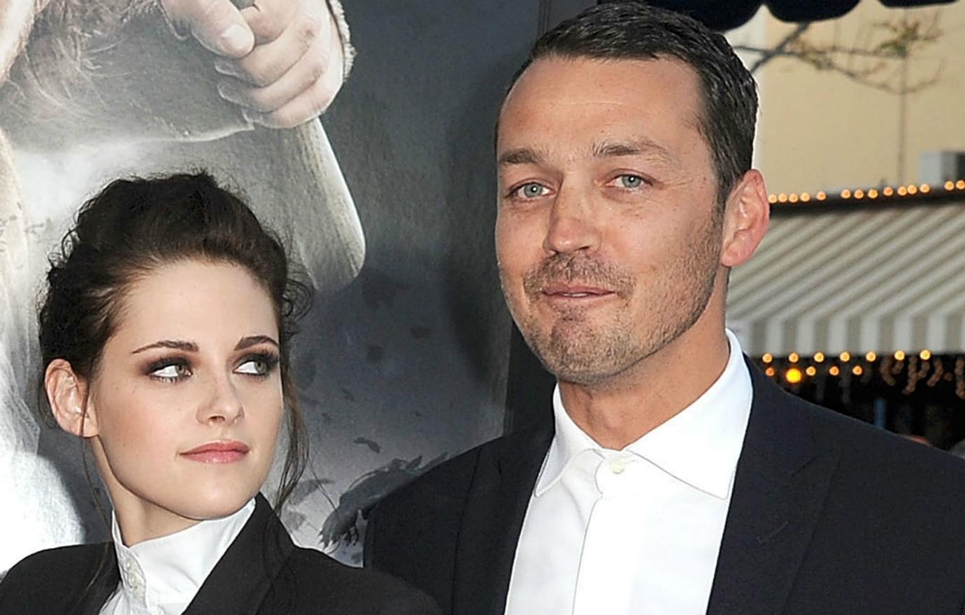 Kristen Stewart’s Snow White and the Huntsman director Robert Sanders had an affair.