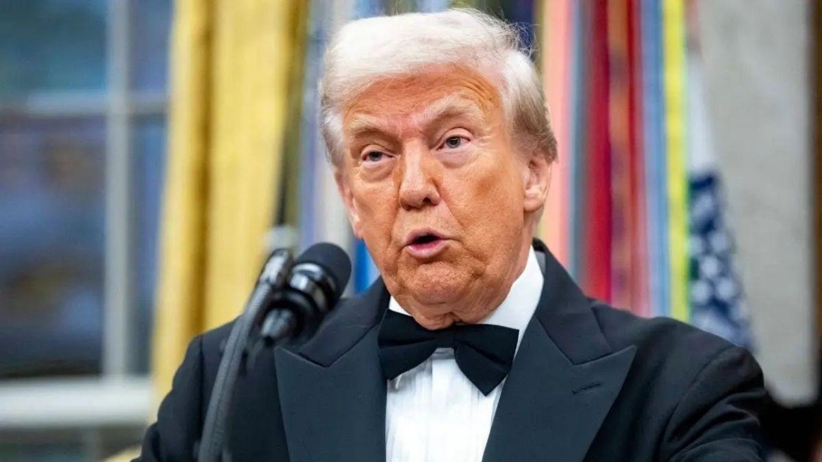 Photo of The president flipped the bird to a Ford plant worker who called him a 'pedophile protector.'