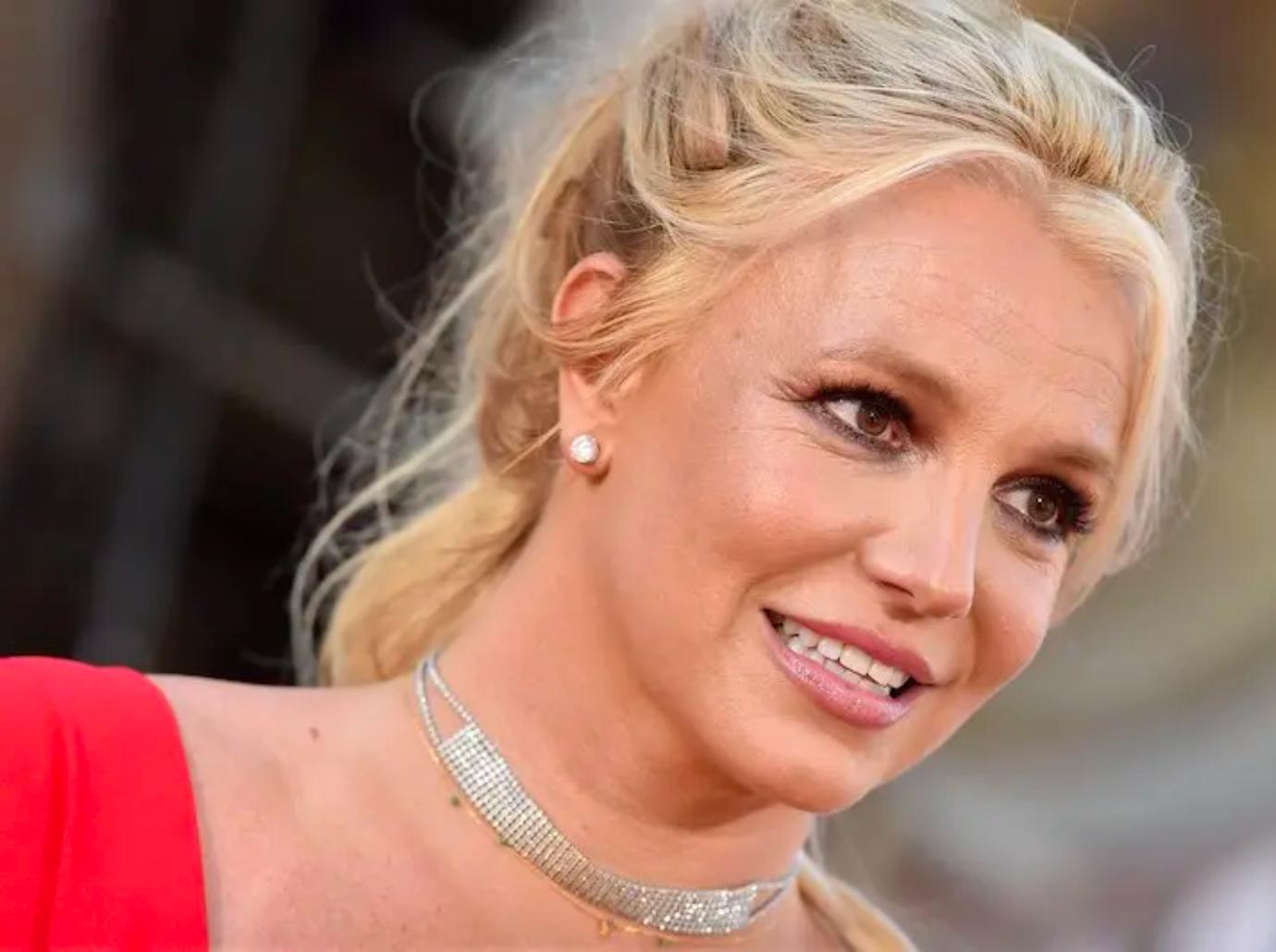 britney spears family worried erratic behavior downward spiral