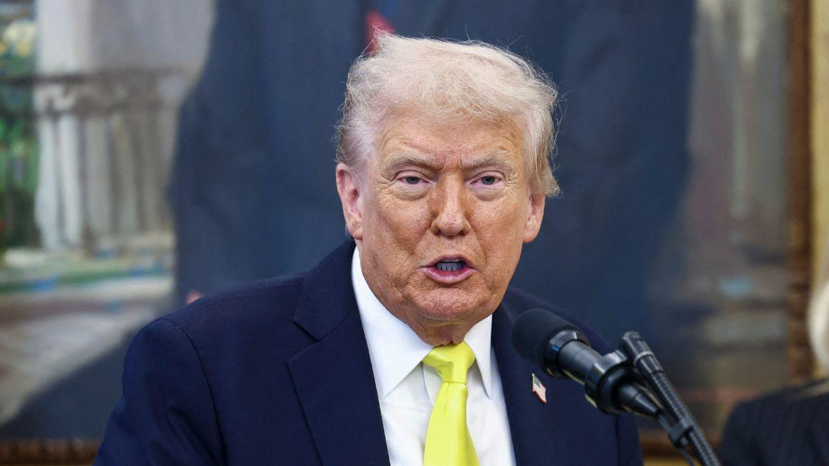 image of Bill Clinton criticized federal authorities for escalating tensions and limiting oversight.