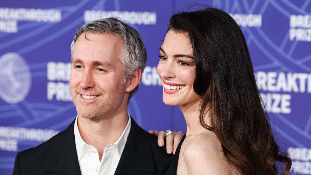 anne hathaway family life husband kids pregnancy announcement
