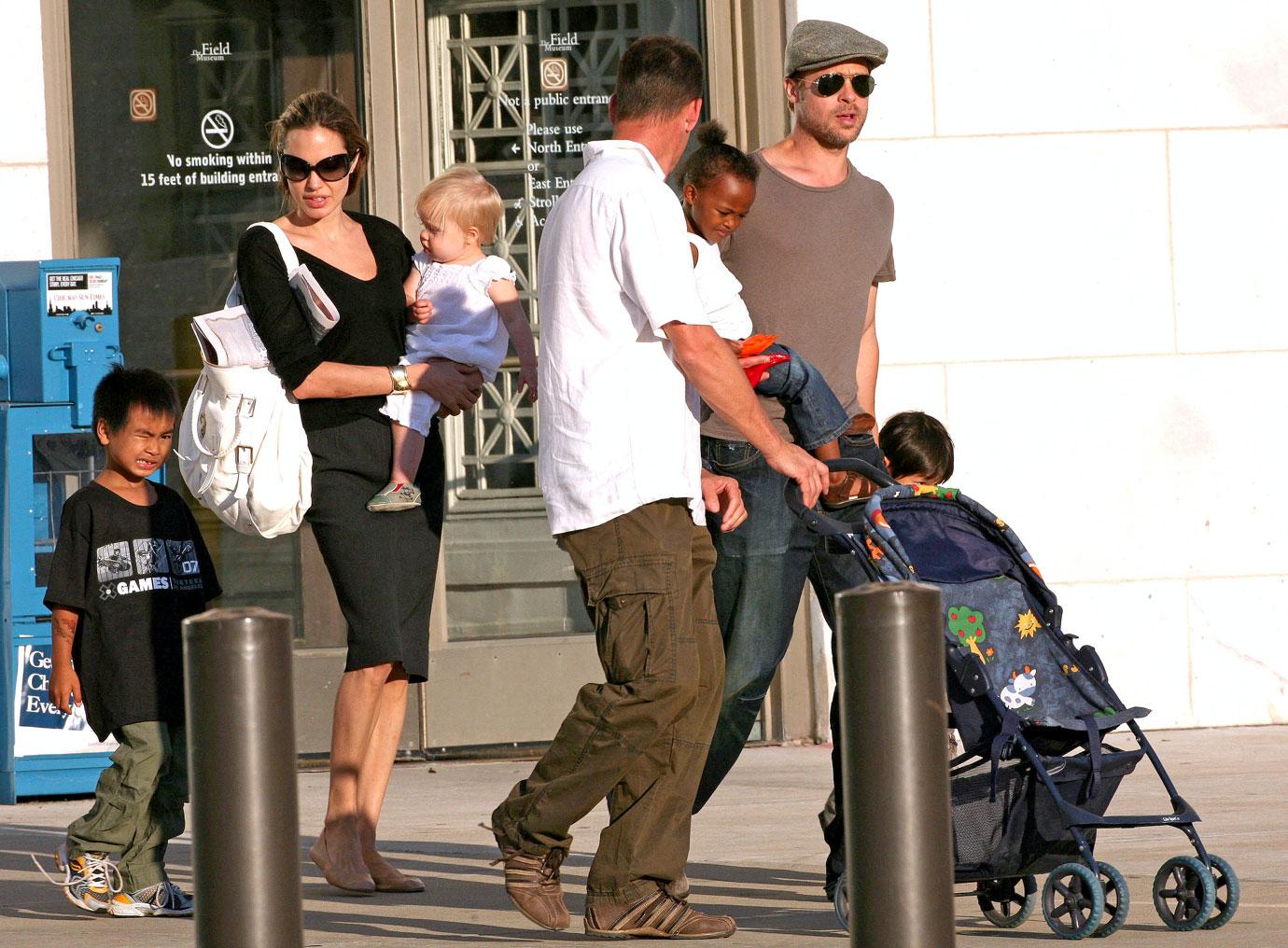 Angelina Jolie & Brad Pitt: Tokyo Airport Arrival with the Kids!: Photo  2597851  Angelina Jolie, Brad Pitt, Celebrity Babies, Knox Jolie-Pitt,  Maddox Jolie Pitt, Pax Jolie Pitt, Shiloh Jolie Pitt, Vivienne