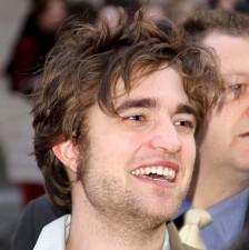 2010__03__Robert_Pattinson_March1newsnea 224×225.jpg