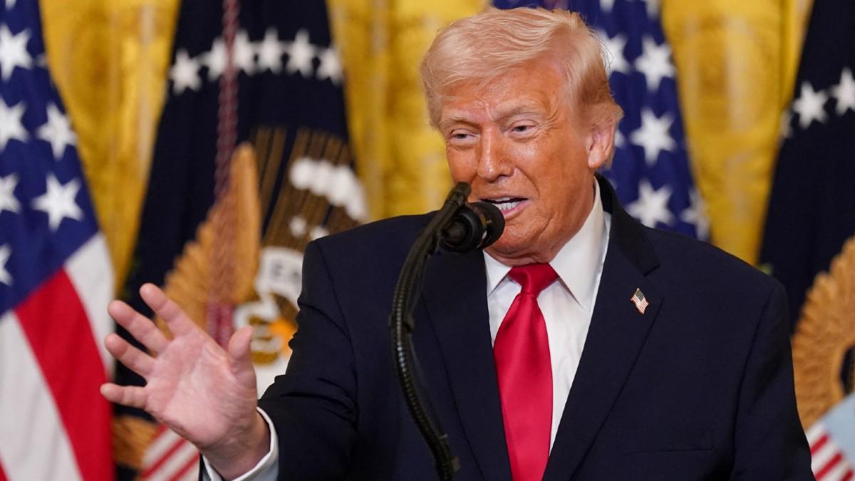 image of The two frequently fight on social media.