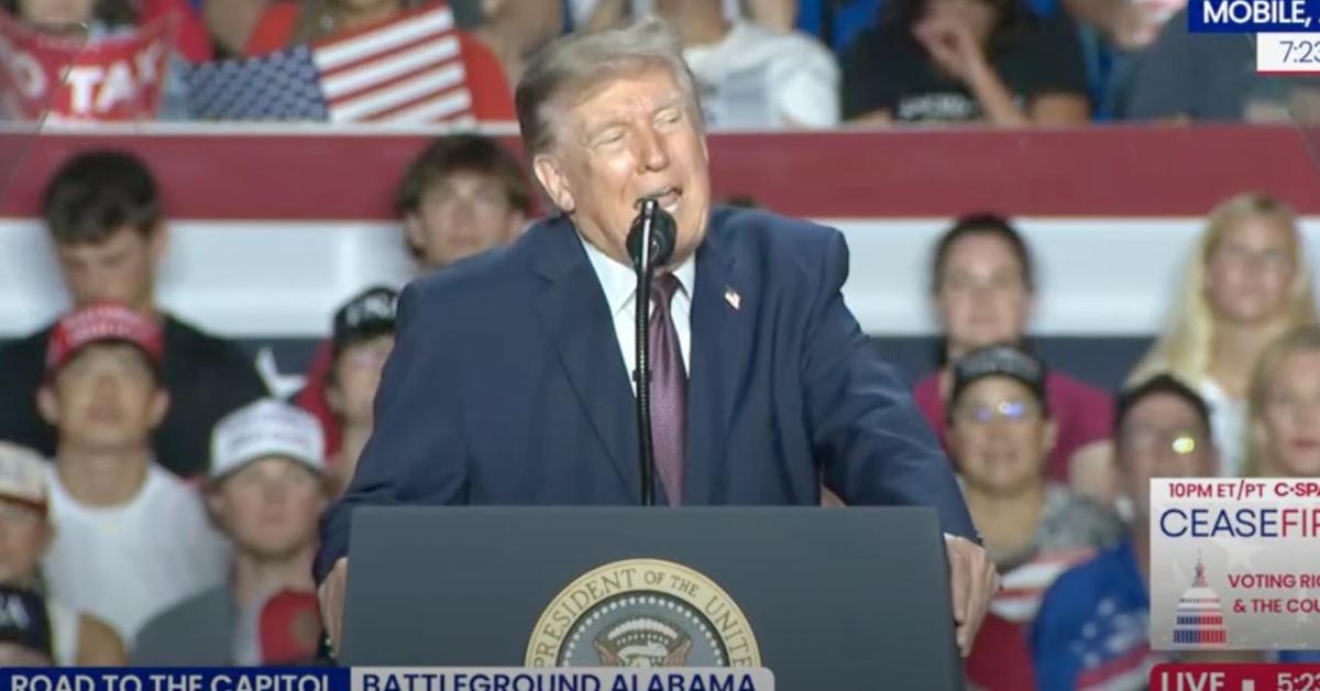 Expert Analyzes Trump’s ‘Tense,’ ‘Frail,’ And ‘Fragile’ Body Language At Midterm Rally, Amid Health Concerns