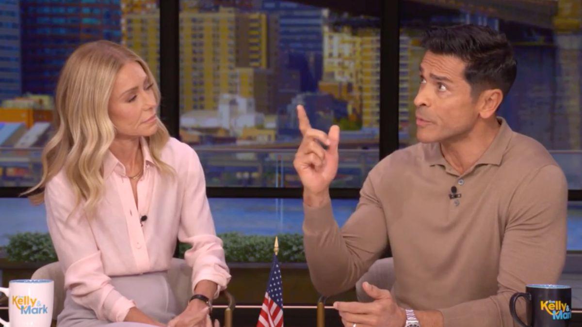 Photo of Kelly Ripa and Mark Consuelos