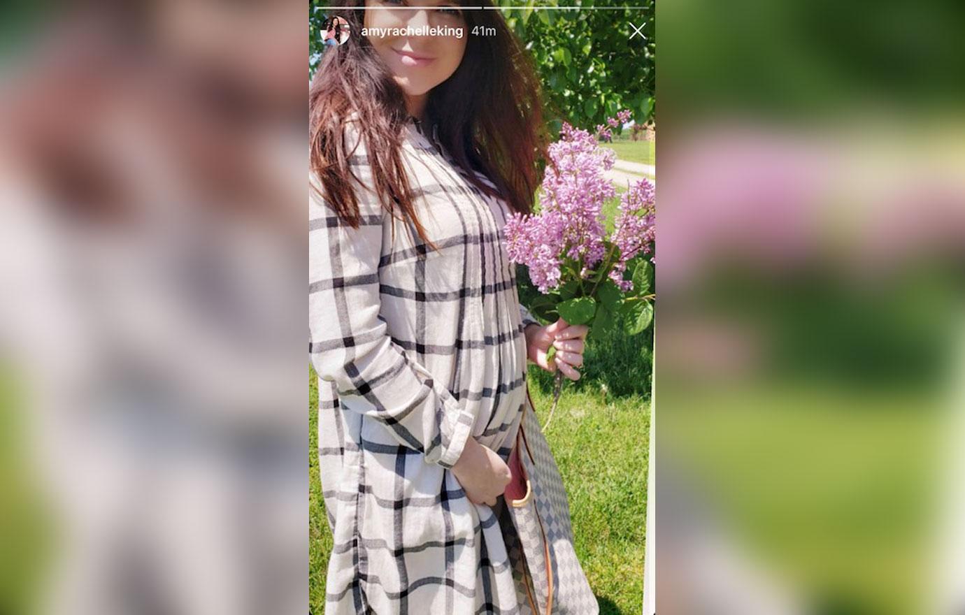 pregnant amy duggar baby bump