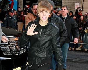 2011__01__justin_bieber_feb1_a25 300&#215;240.jpg