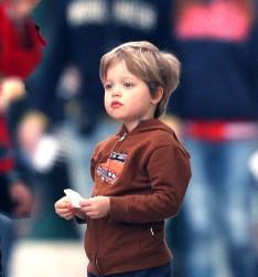 2010__08__Shiloh_Jolie_Pitt_Aug6newsne 234×300.jpg