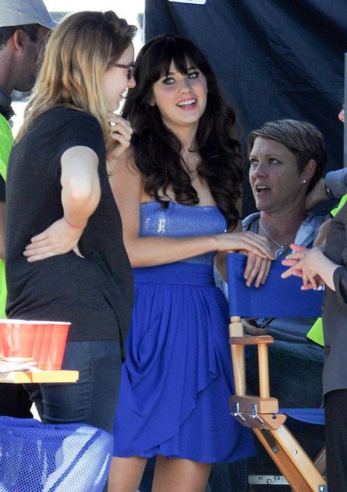 2011__10__zoey deschanel10112011A_ _1.jpg