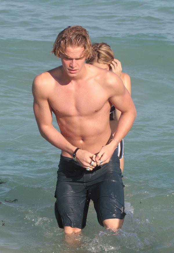 Hot Guys at the Beach - Hot Celebrities at the Beach Pictures