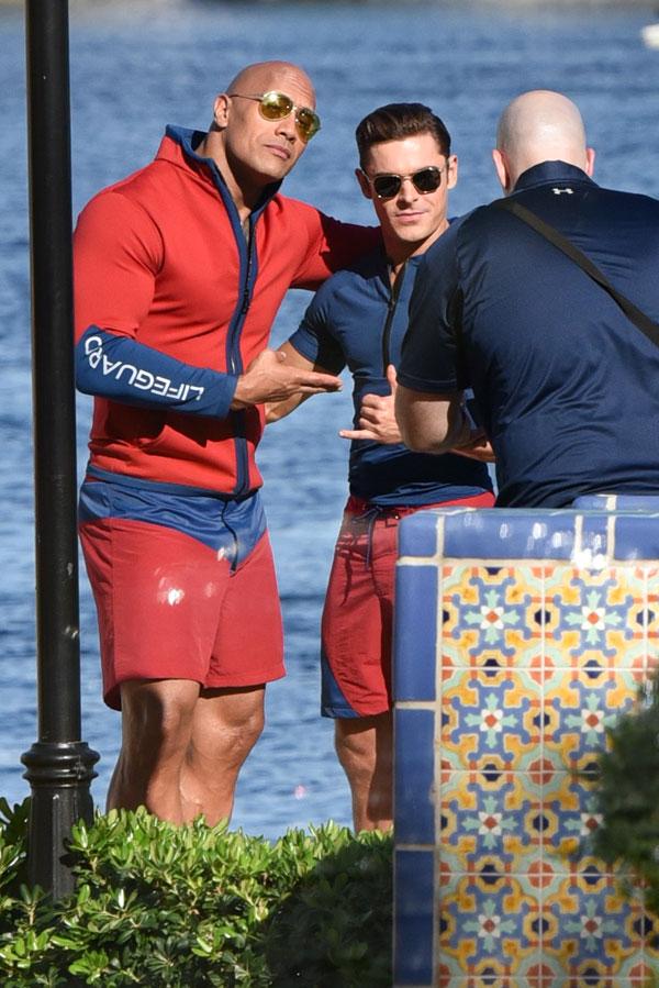 Baywatch movie the rock zac efron shirtless muscles 02