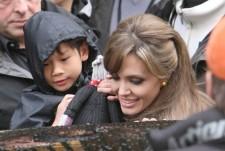 2010__02__Angelina_Jolie_Feb25_16 225×151.jpg