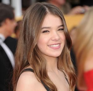 2011__02__Hailee_Steinfeld_Feb3news 300&#215;294.jpg