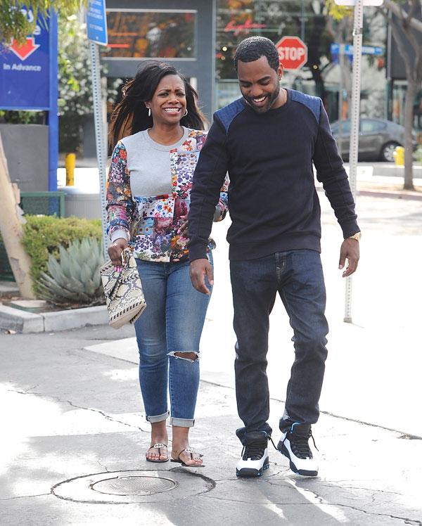 Kandi Burruss pregnant splash