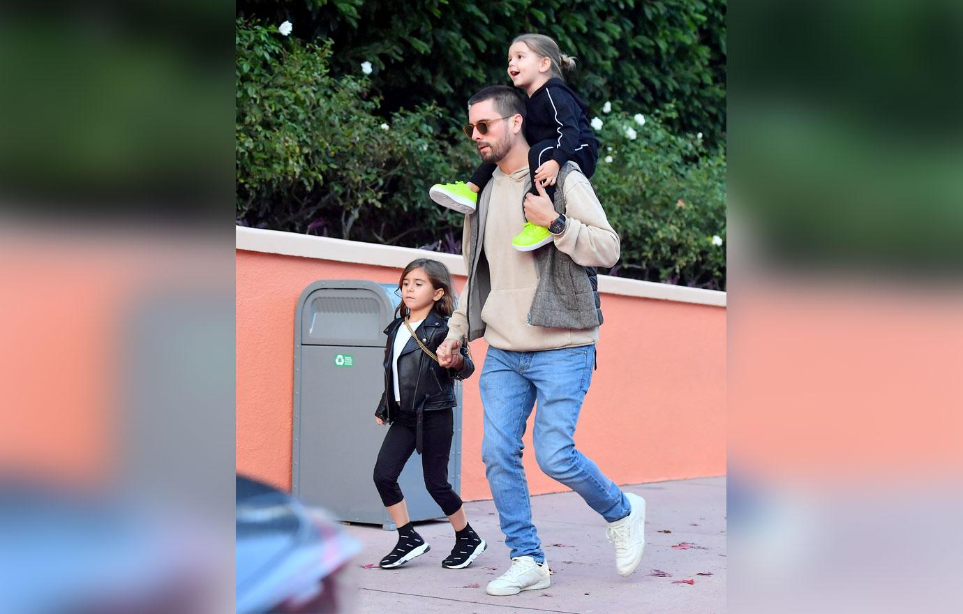 ** PREMIUM EXCLUSIVE RATES APPLY** Kourtney Kardashian and Scott Disick set their differences aside for a fun day at Universal Studios with their kids