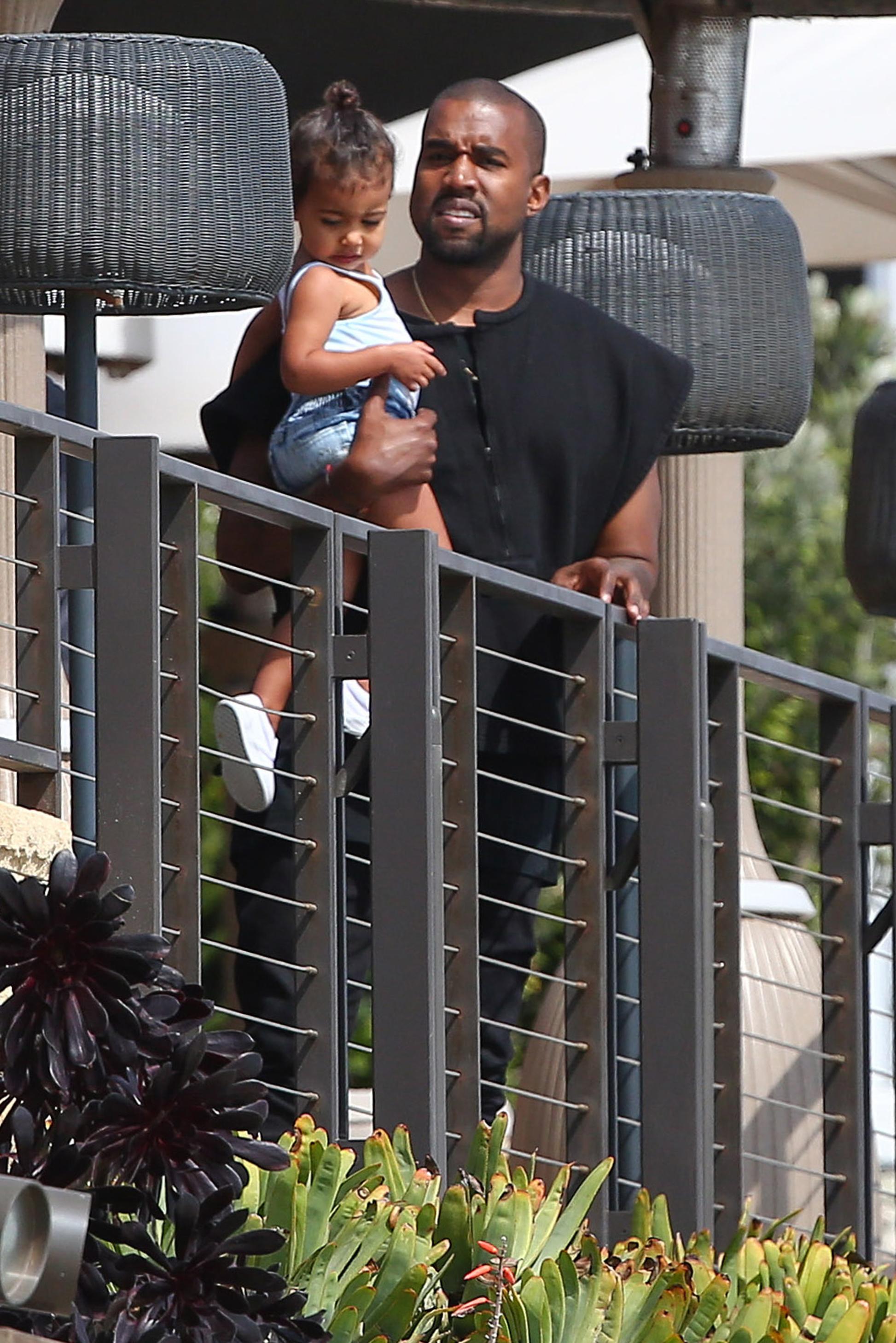 *PREMIUM EXCLUSIVE* Kanye West, Kim Kardashian and baby North have a family day in Malibu**WEB EMBARGO UNTIL 10AM PST ON 03/24/15**