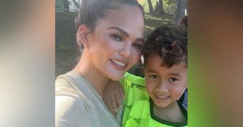 chrissy teigen defends herself son hasnt eaten vegetable having power