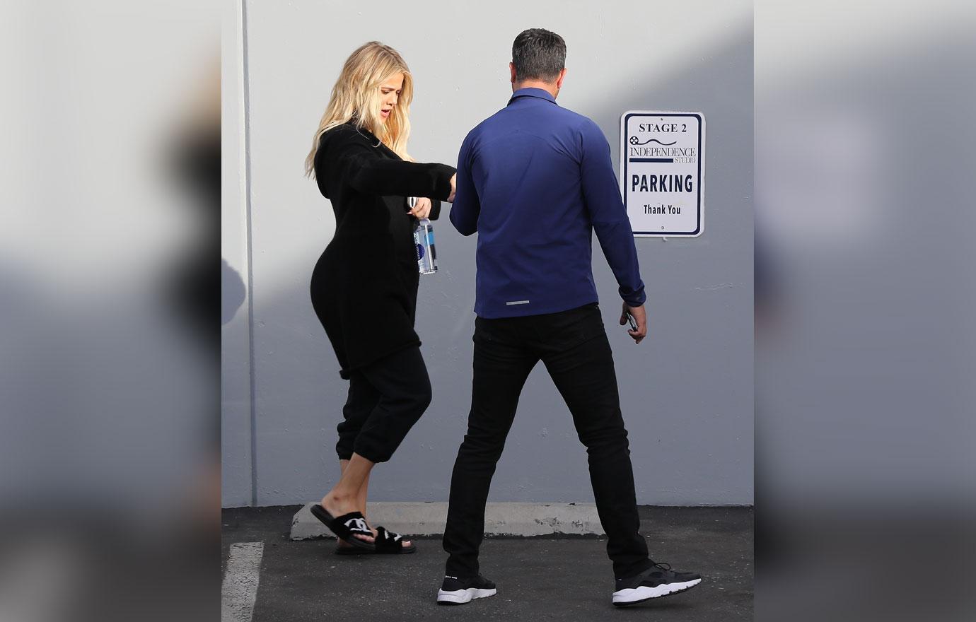 Khloe Kardashian Hides Baby Bump Coat 6