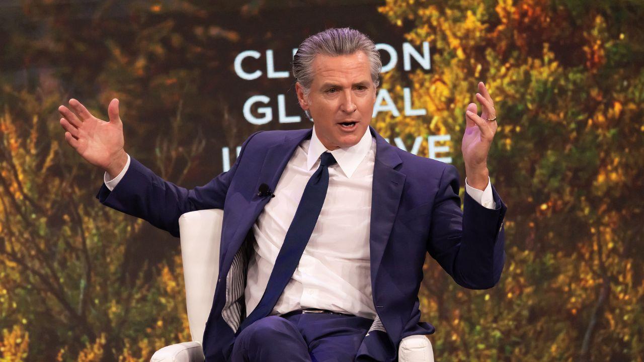 Photo of Newsom has been needling Rogan about the podcaster's refusal to invite him on. 
