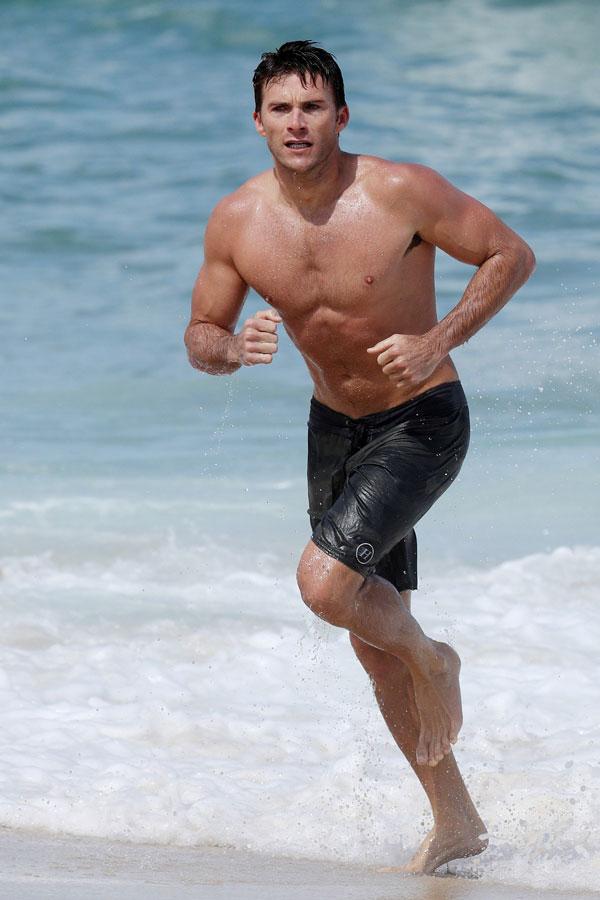 Scott eastwood shirtless beach photos 03