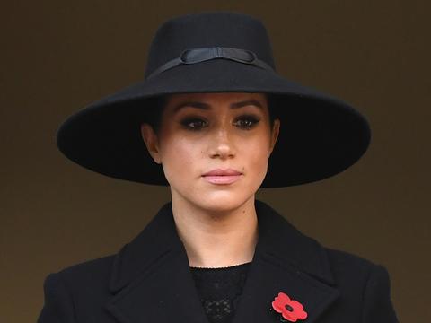 //Markle Disrespected By Royal Aide