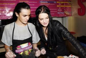 2010__04__Lindsay_Lohan_April27_71 300×205.jpg