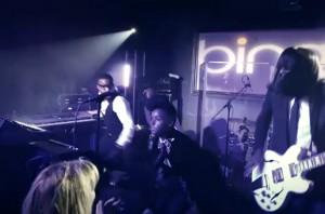 2011__01__monae_bingbar_ 300×198.jpg