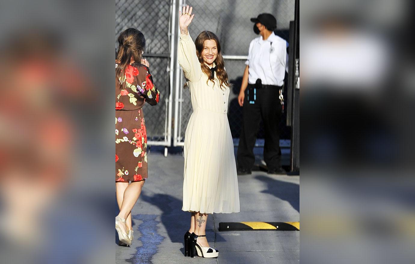 drew barrymore waving jimmy kimmel live