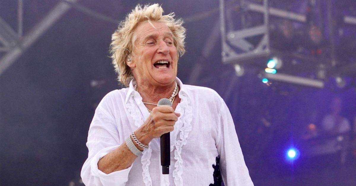 Photo of Rod Stewart paid tribute to Ozzy Osbourne during his performance of 'Forever Young.'