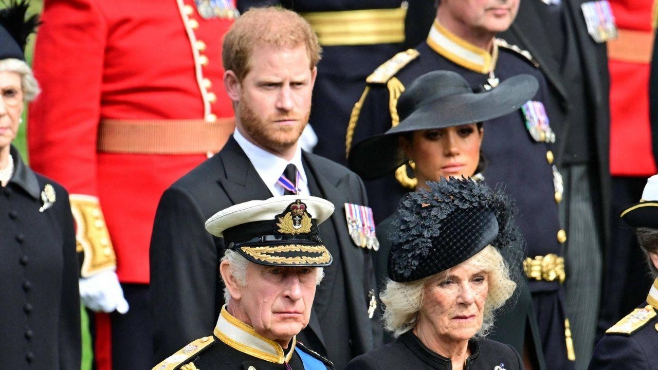 image of King Charles is reportedly pushing for reconciliation between the Sussexes and Prince William and Kate Middleton.