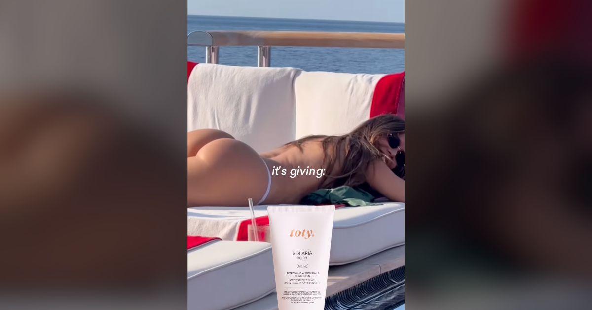 Image of Sofía Vergara bared her backside by the water.