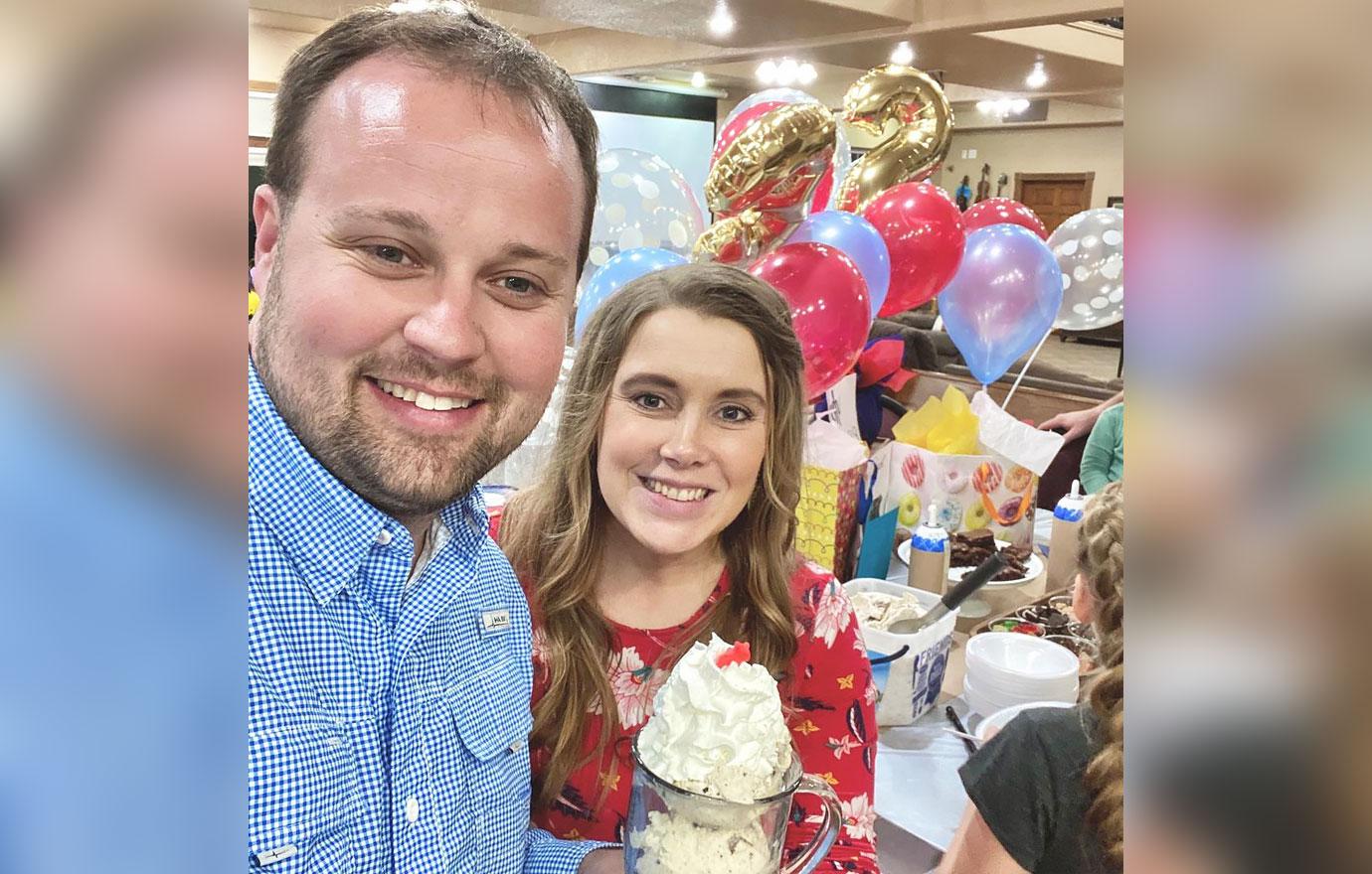 josh duggar photo wife anna six kids same computer download child pornography ok