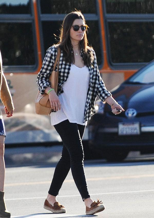 Jessica biel shopping lunch baby silas 01