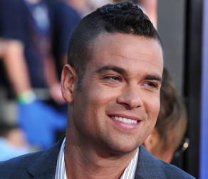 2011__09__Mark Salling Glee Sept20newbt 292×300.jpg