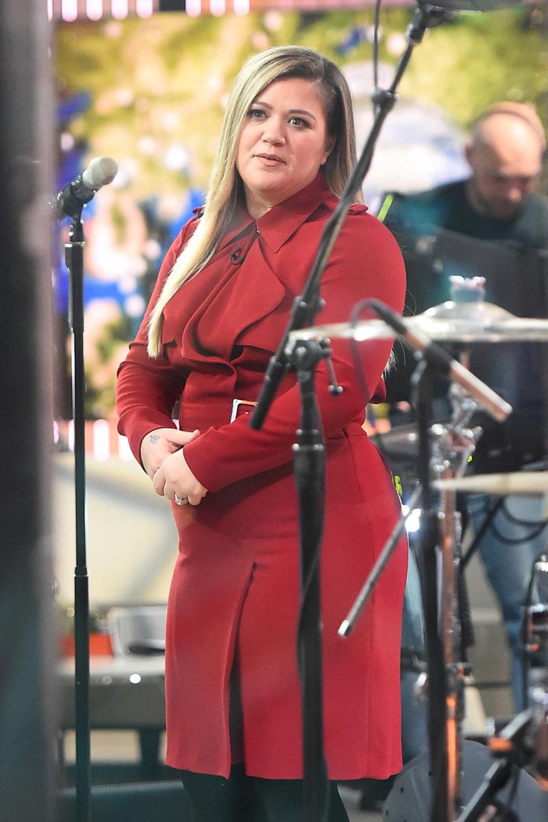 kelly clarkson weight gain wardrobe