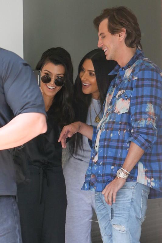 Kim and Kourtney Kardashian share a laugh with Jonathan Cheban at Mason&#8217;s art class