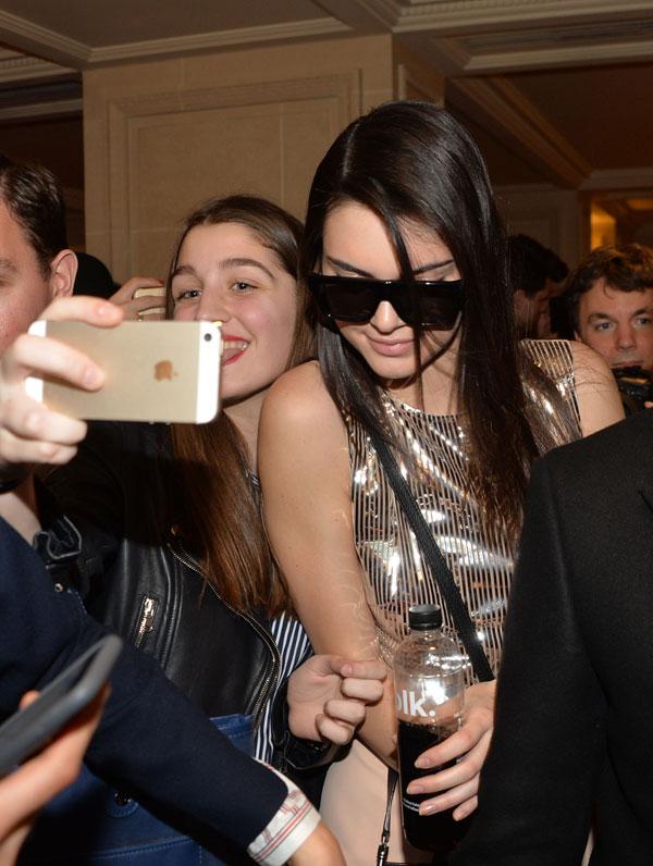 Kendall jenner balmain paris fashion week trampled​ 1